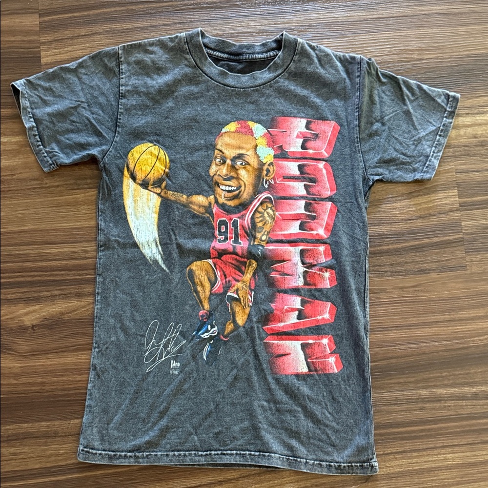 Gray Graphic Tee with Basketball Design